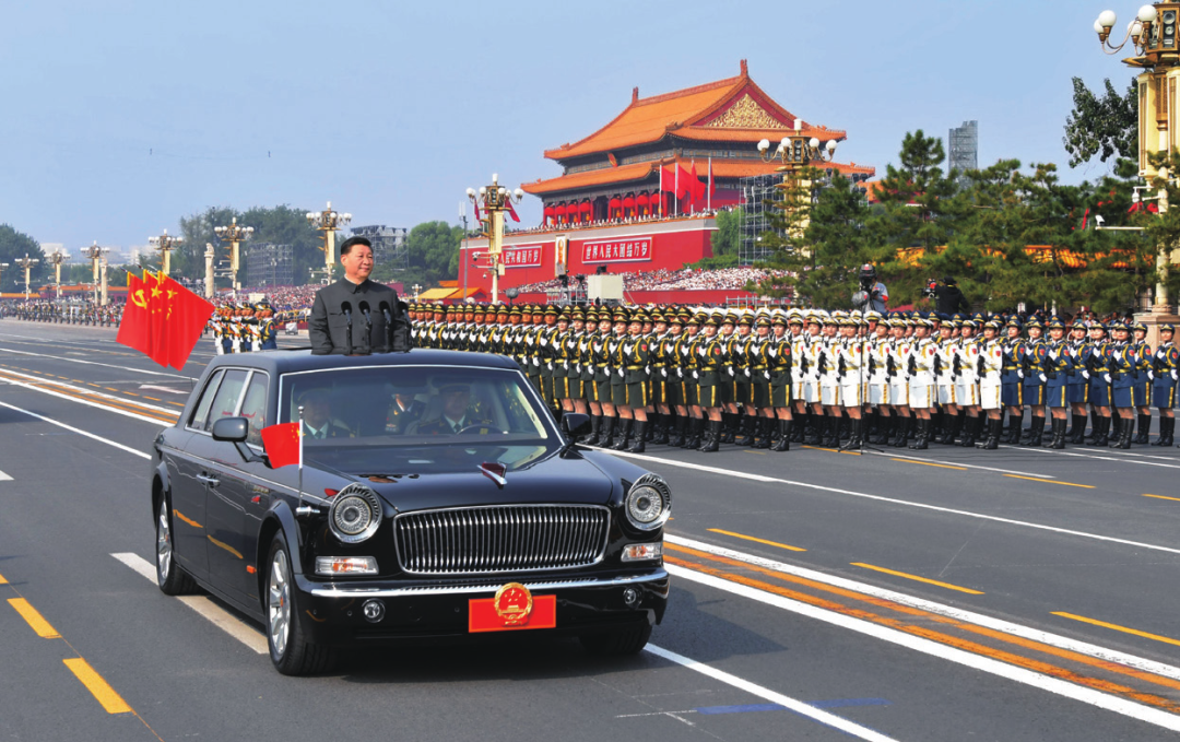 △习近平总书记在中华人民共和国成立70周年庆典上检阅受阅部队